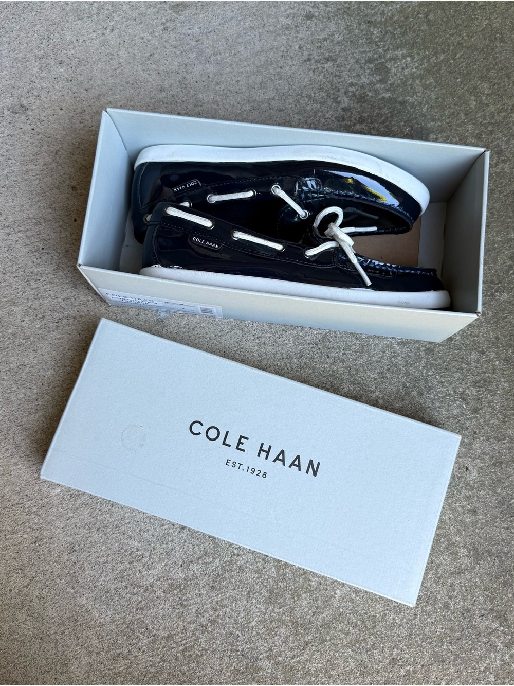 New Cole Haan Glossy Navy Patent Loafers with White Laces size 7B - Picture 9 of 10